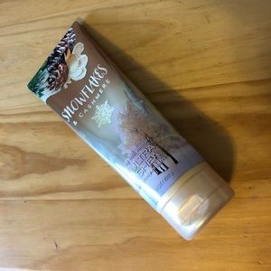 Snowflakes and Cashmere body lotion